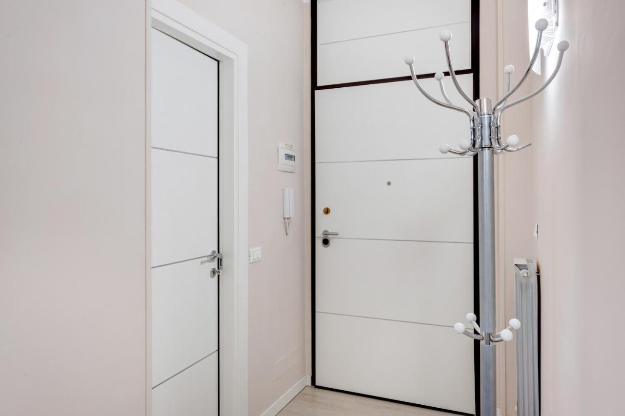 Luni Mare Bright Terrace Flat With Parking * Marinella di Sarzana