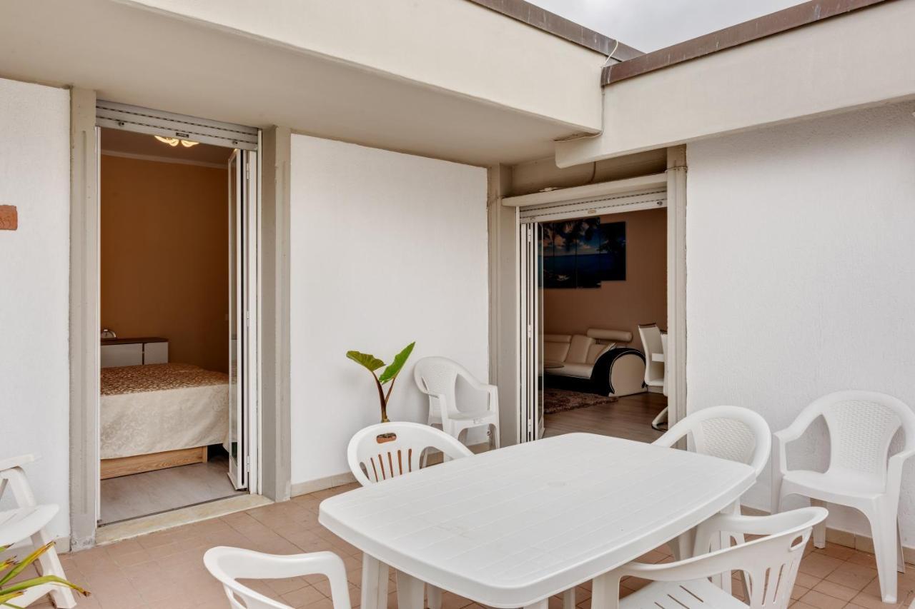 Apartment Luni Mare Bright Terrace Flat With Parking *