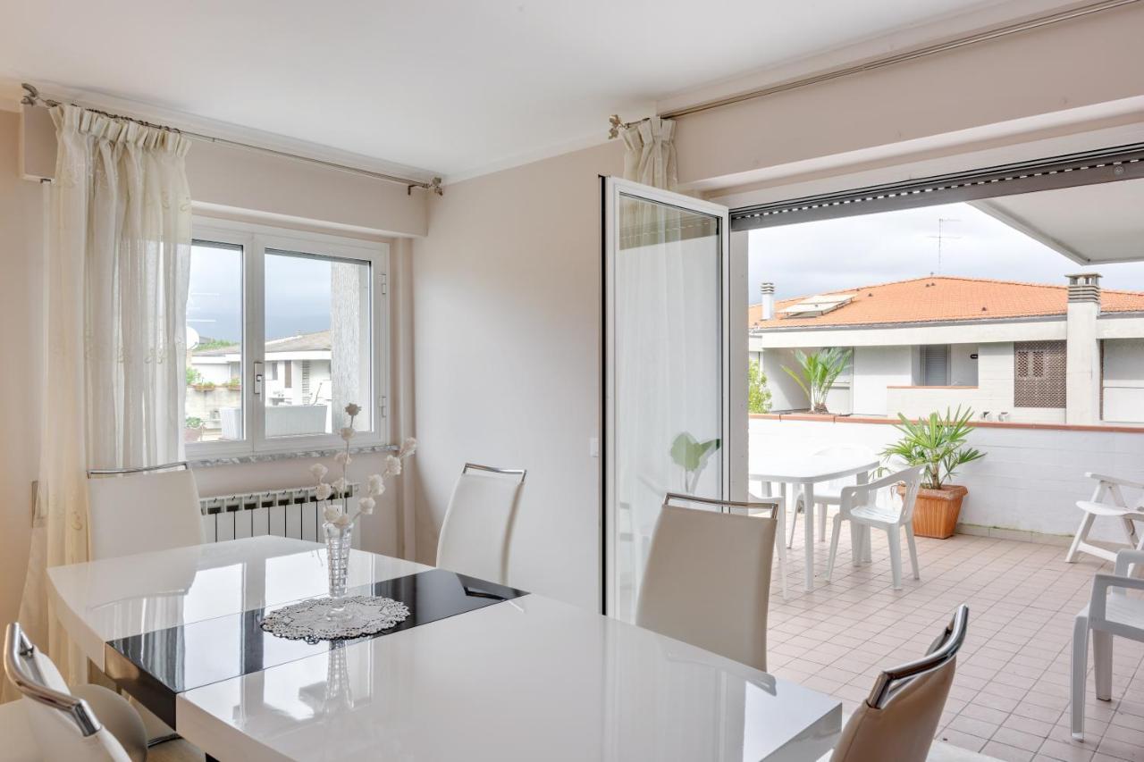Luni Mare Bright Terrace Flat With Parking