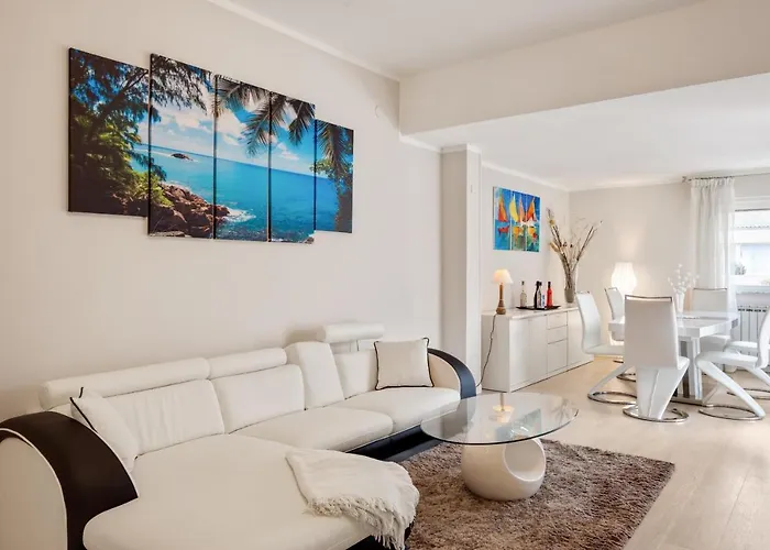 Luni Mare Bright Terrace Flat With Parking