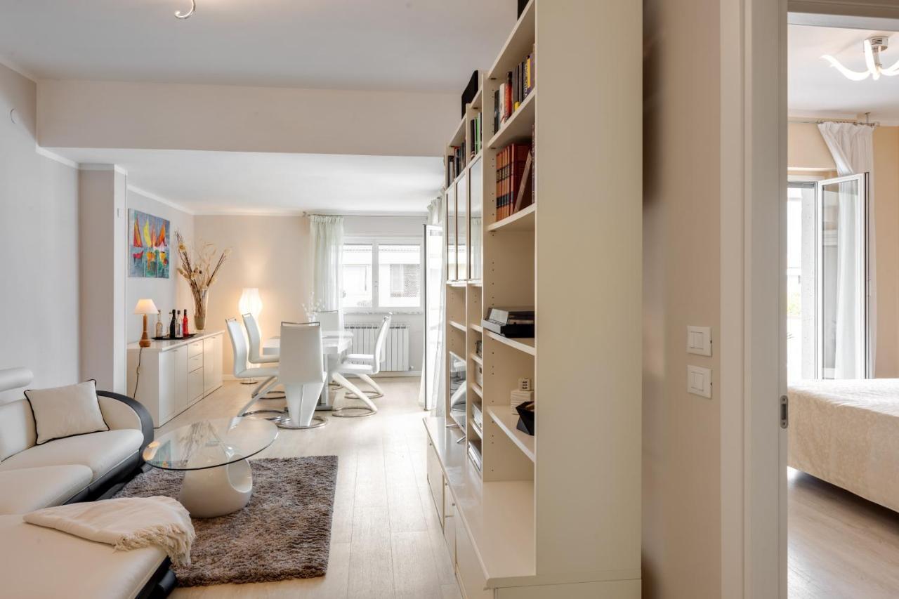Luni Mare Bright Terrace Flat With Parking Apartment Marinella di Sarzana